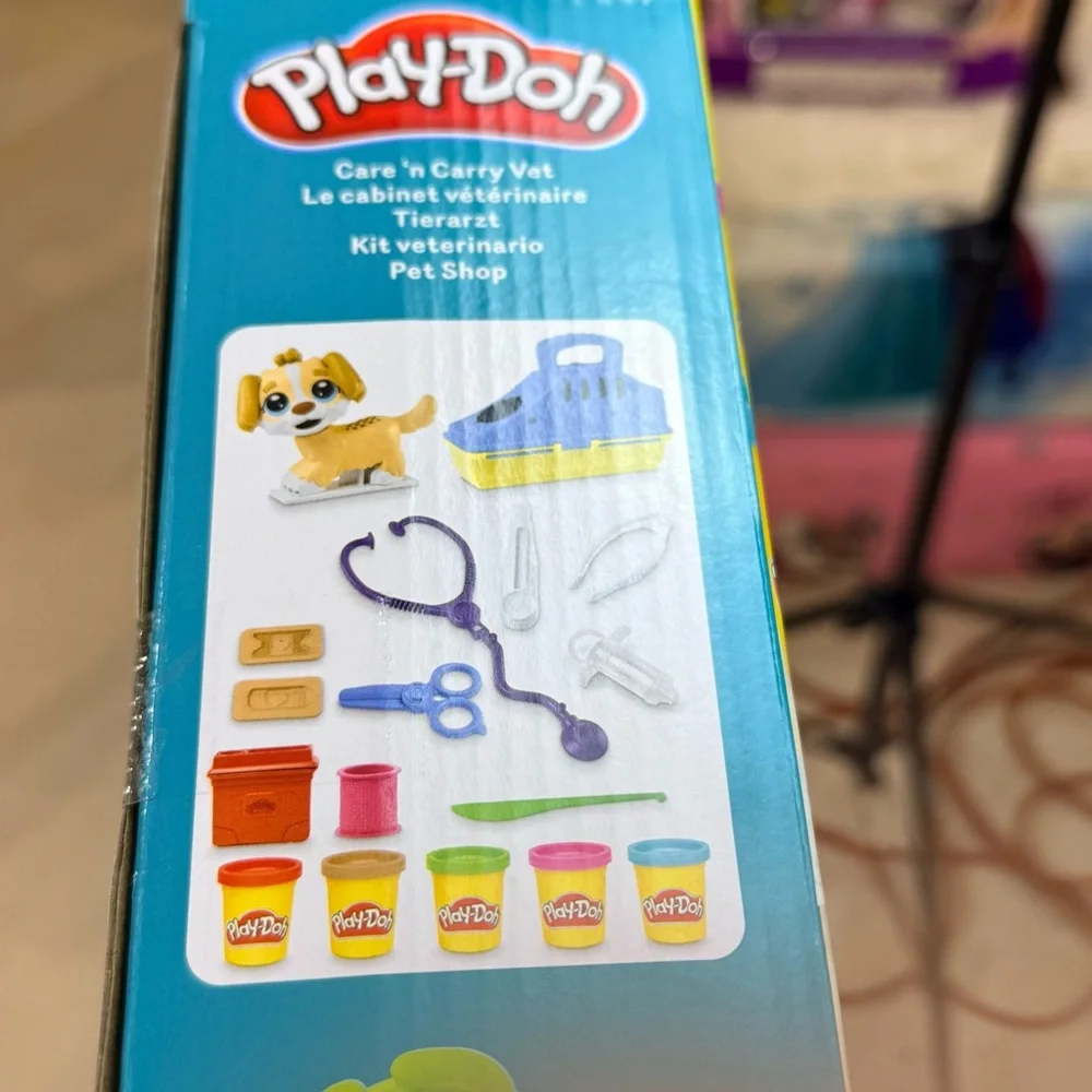 Play-Doh Care ’n Carry Vet Playset Puppy | 5 Cans | Kids Pretend Toy